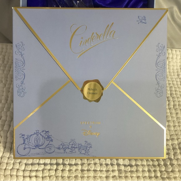 SPECTRUM Disney Cinderella Glass Slipper Makeup Brush Holder with 7pc Brush Set - Picture 5 of 12